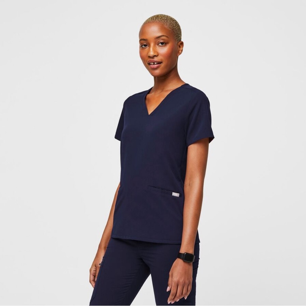 FIGS Casma Three-Pocket Scrub Top. Navy. Size XS.